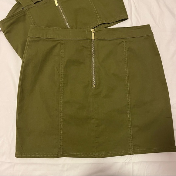 Michael Kors green button front skirt and crop top 2 piece set - Picture 9 of 10